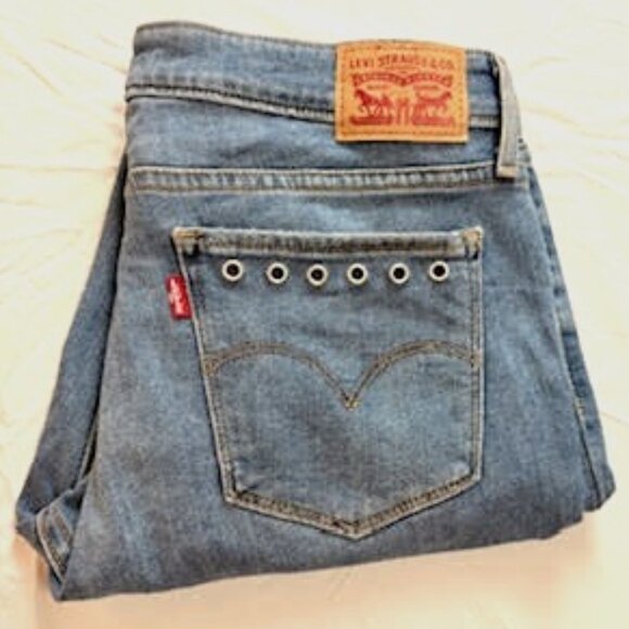Distressed, Levi’s 711 Skinny Jeans | Grommet Detail Light Wash Raw Hem |Size 30 - Picture 9 of 10